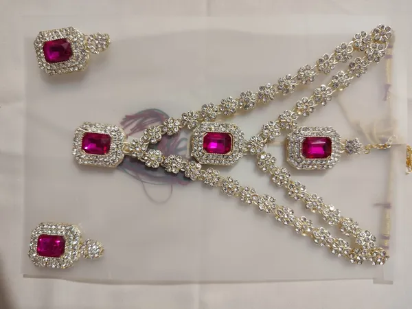 Silver_Tone_Magenta_Stone_Jewellery_Set_for_Women