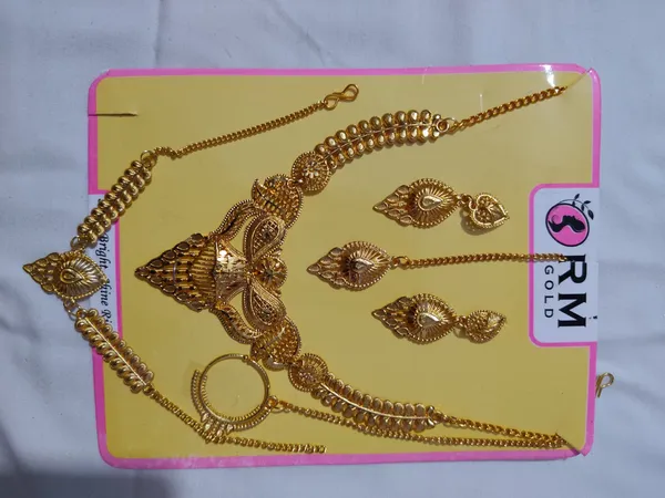 Gold_Tone_Metal_Traditional_Necklace_And_Earring_Set_For_Women