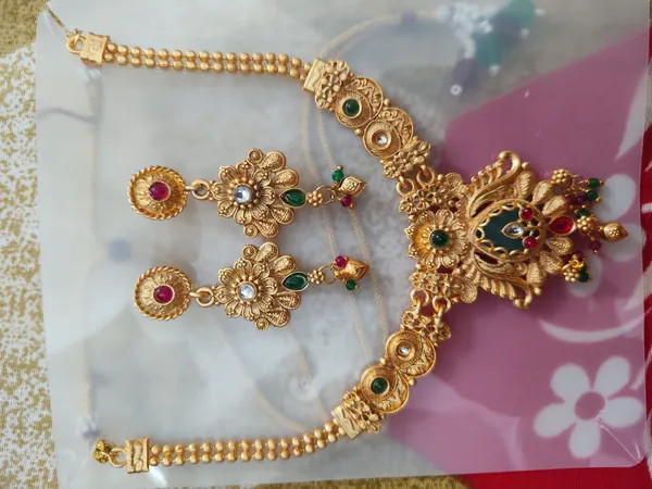 Golden_Metal_Peacock_Stone_Traditional_Necklace_Earring_Set_For_Women