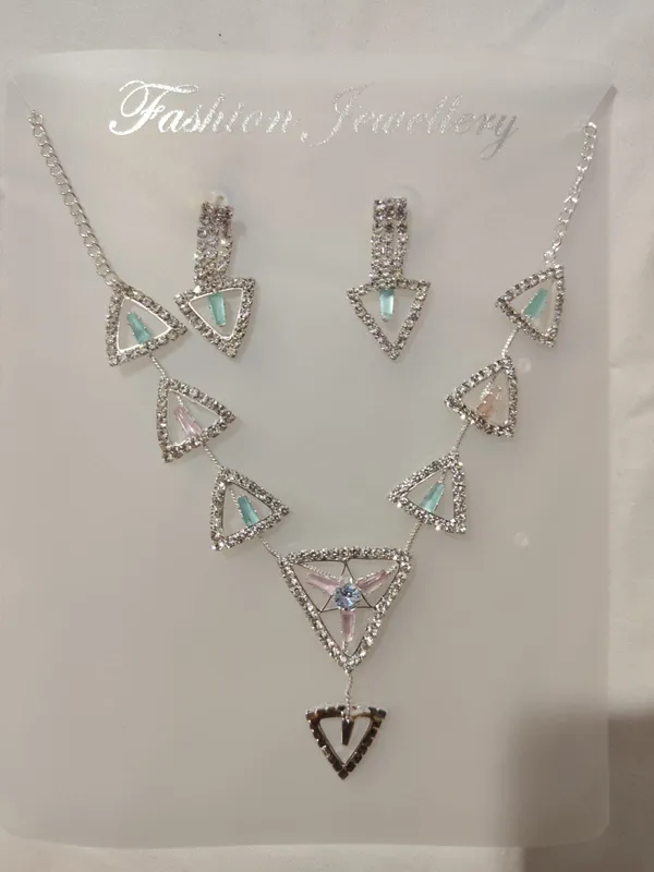 Silver_Tone_Triangular_Necklace_And_Earrings_Set