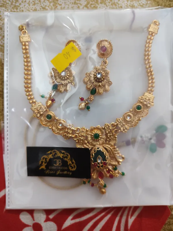 Gold-Tone_Traditional_Necklace_Set_for_Women
