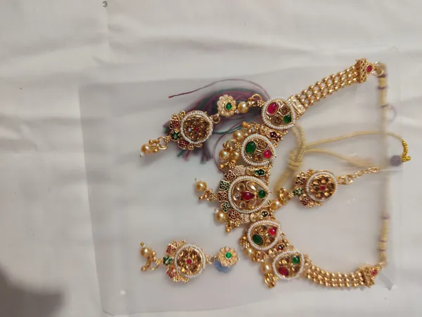 Gold-Tone_Kundan_Red_Green_Stone_Bridal_Necklace_Earring_Set_For_Women