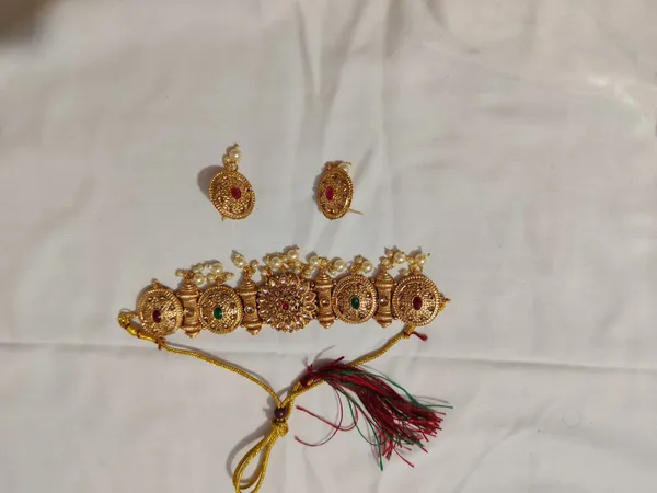 Golden_Metal_Kundan_Stone_Festive_Rakhi_Earring_Set_For_Women