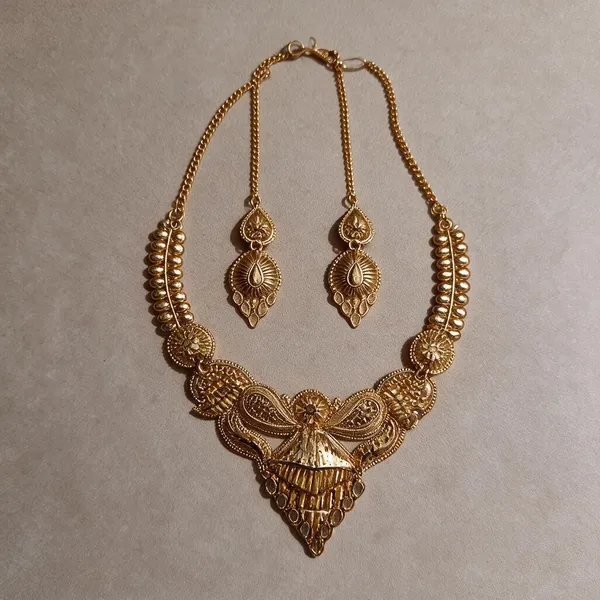 Gold_Tone_Metal_Traditional_Necklace_And_Earring_Set_For_Women