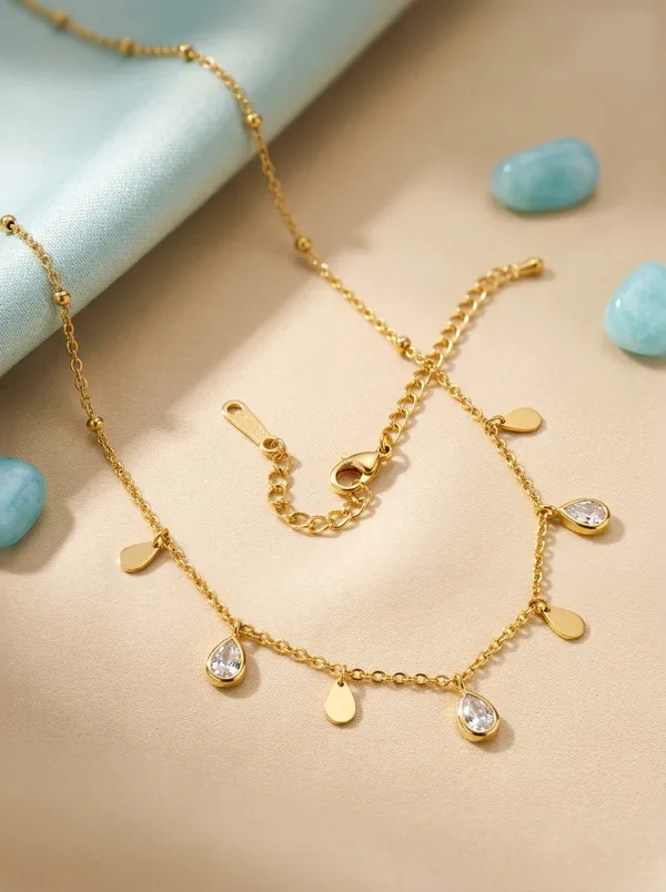 Selene_Drop_Pendant_Necklace_Gold-Plated