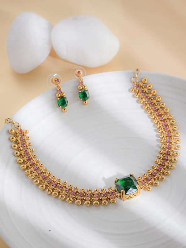Vosgi_Gold_Plated_Emerald_Green_Centerpiece_&_Beaded_Mesh_Choker_Necklace_Set