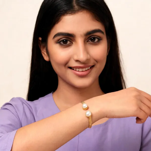 Thulasi_Bloom_Bracelet_White