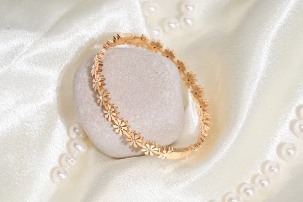 Vosgi_Rose_Gold_Floral_Daisy_CZ_Stone_Bangle_Bracelet