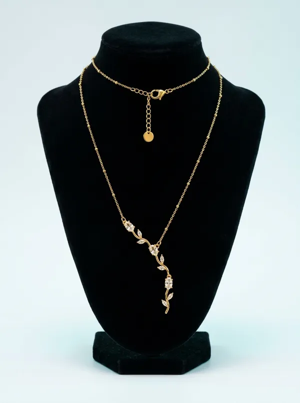 Nyla_Charm_|_Pendant_Necklace
