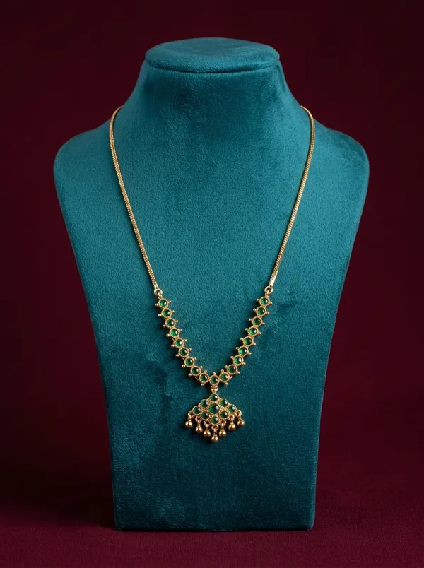 Vosgi_Green_Kemp_Stone_South_Indian_Gold_Necklace