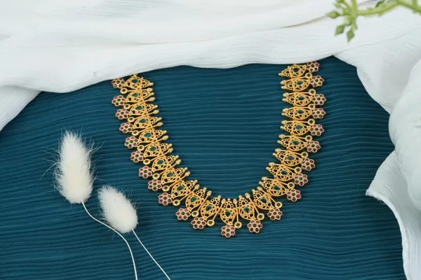 Kuthu_Vilakku_Necklace_-_Green_&_Pink