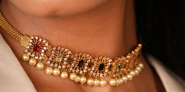 Pookalam_Necklace_-_Red,_Green_&_Blue