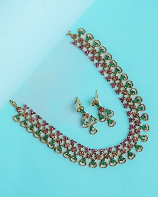 Kolu_Necklace_-_Green_&_Pink