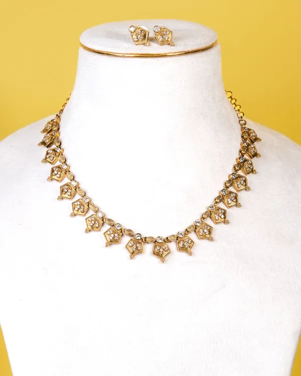 Vilakku_Necklace_Set_-_White