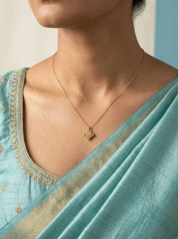 Aria_Petal_Pendant_Necklace_Everyday