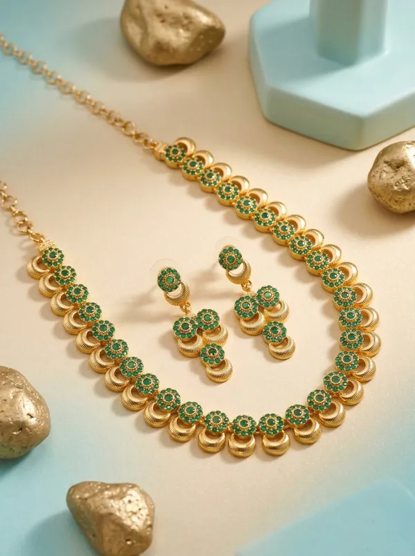 Emerald_Green_Circle_Charm_Necklace_Set_|_High-Quality_Long-Lasting_Jewellery