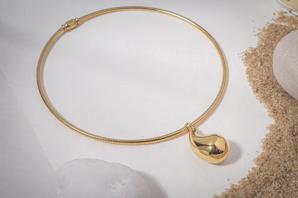 Vosgi_Gold_Plated_Teardrop_Pendant_Snake_Chain_Choker