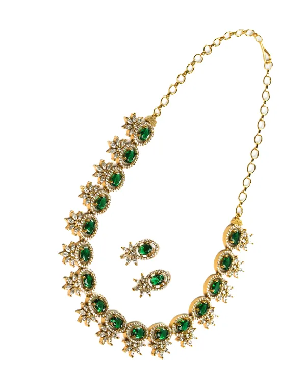 Vosgi_Green_Stone_Floral_Cluster_Necklace_Set_Design