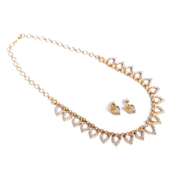 Vosgi_White_Stone_Medallion_Drop_Necklace_Set_Design