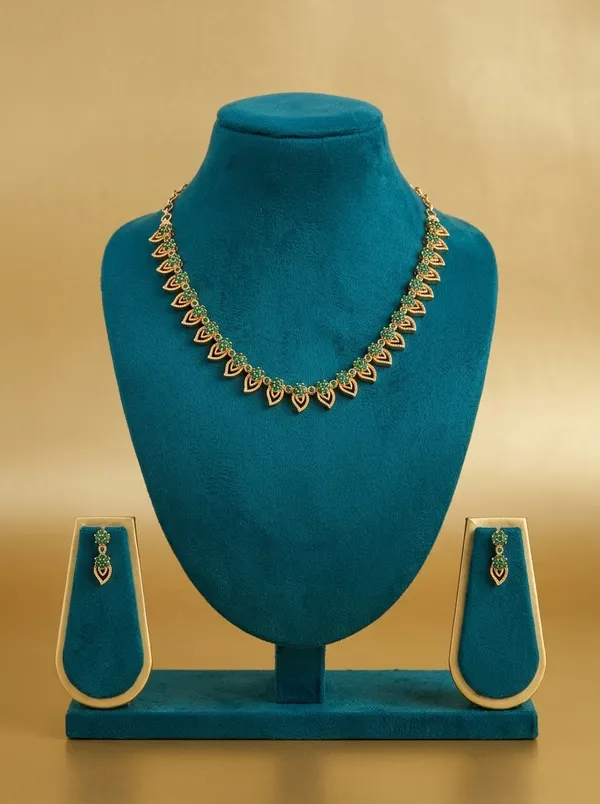 Vosgi_Green_Stone_Leaf_Motif_Necklace_Set_Design