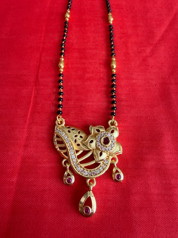 Gold-Toned_Traditional_Mangalsutra_Necklace_For_Women