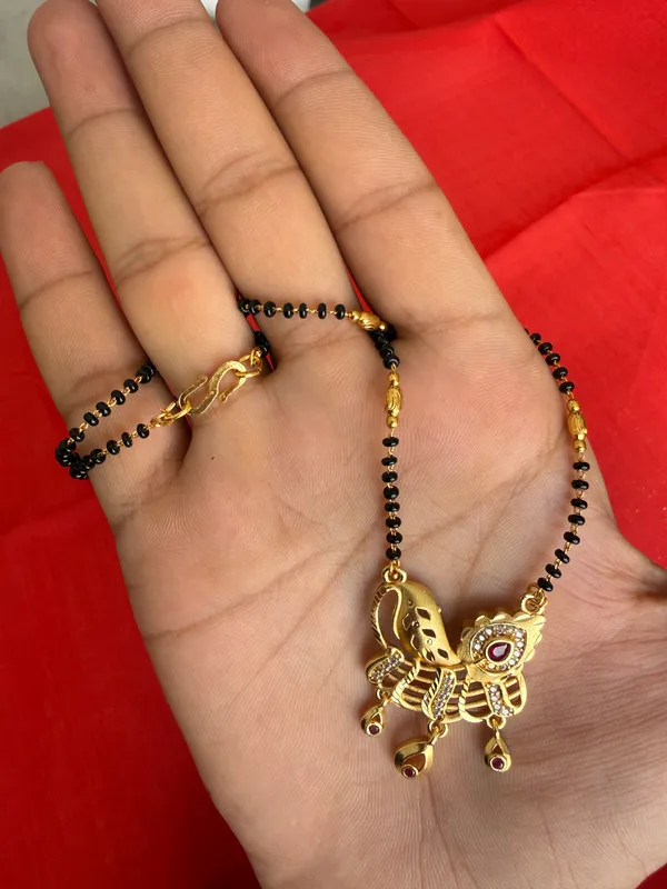 Black_Beaded_Traditional_Mangalsutra_Necklace_For_Women