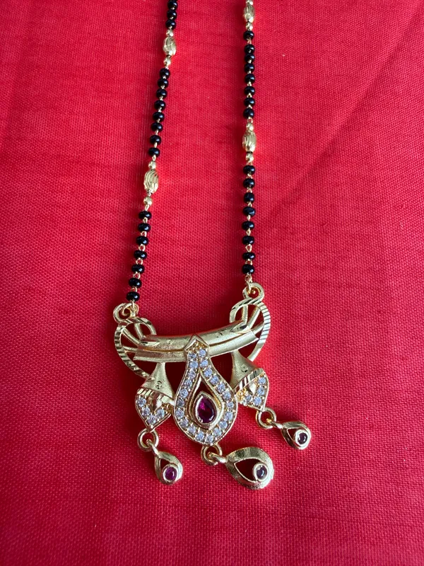 Black_Beaded_Traditional_Pendant_Necklace_For_Women