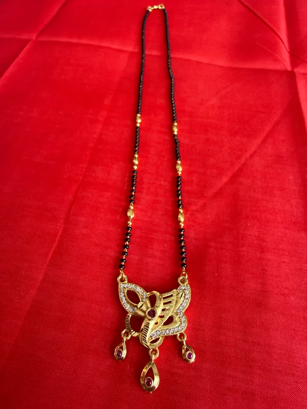 Black_Beaded_Gold_Tone_Pendant_Mangalsutra_For_Women