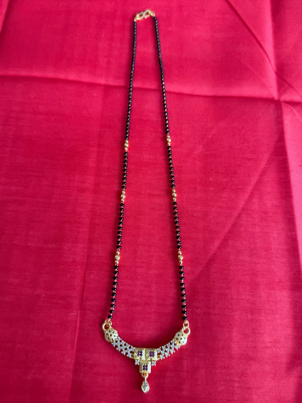 Black_Beaded_Traditional_Mangalsutra_Necklace_For_Women