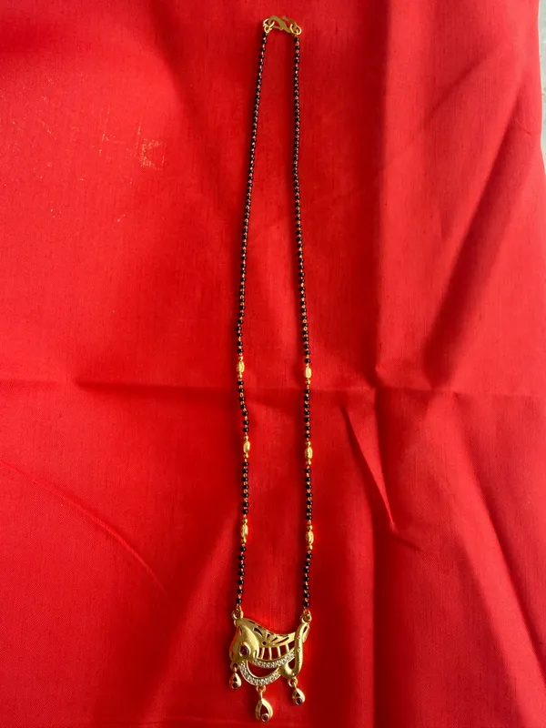 Black_Beaded_Traditional_Mangalsutra_Necklace_For_Women