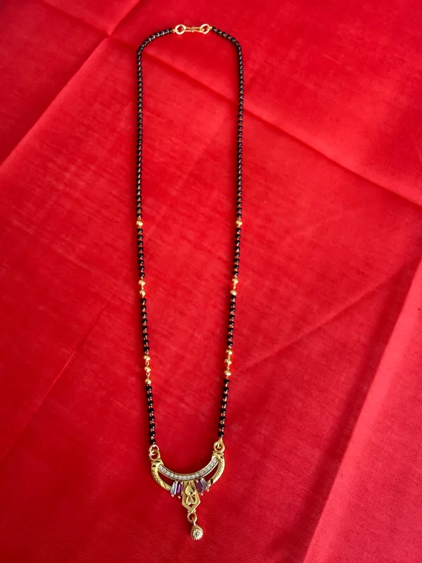 Black_Beaded_Traditional_Mangalsutra_Necklace_For_Women