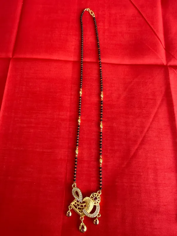 Black_Beaded_Traditional_Mangalsutra_Necklace_For_Women