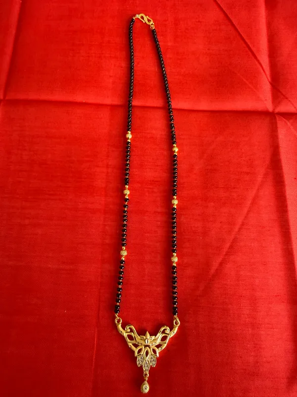 Black_Beaded_Traditional_Mangalsutra_Necklace_For_Women