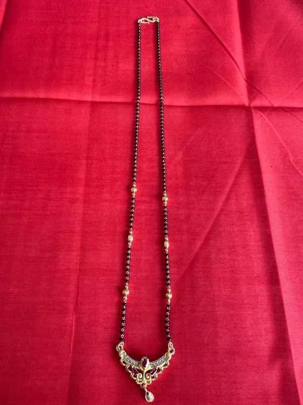 Black_Beaded_Traditional_Mangalsutra_Necklace_For_Women