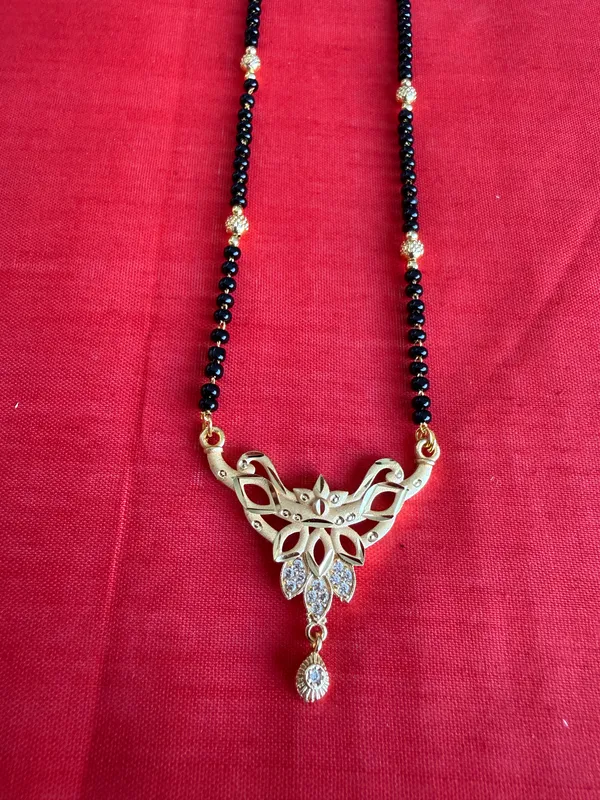 Black_Beaded_Traditional_Mangalsutra_Necklace_For_Women