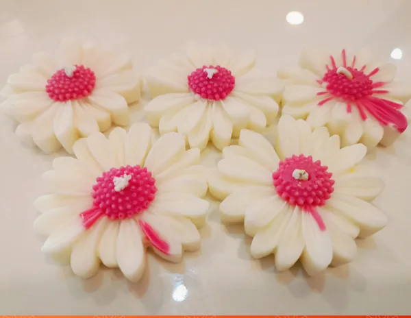 Wax_Pink_And_White_Floral_Decorative_Candles