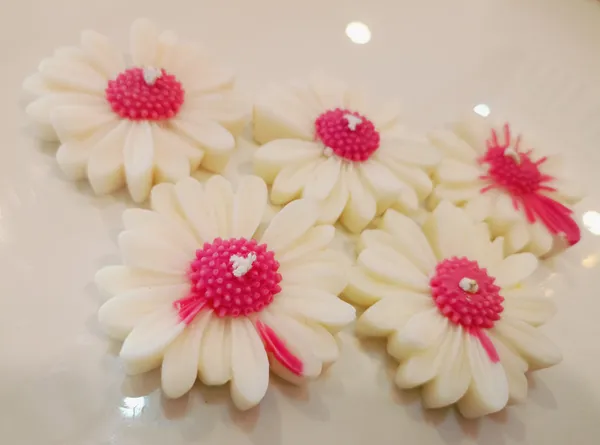 Wax_Pink_And_White_Floral_Decorative_Candles