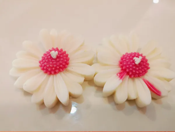 Wax_Pink_And_White_Floral_Decorative_Candles
