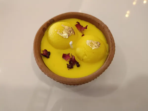 Rasmalai_Dessert_In_Earthen_Bowl