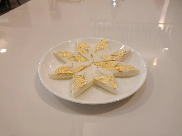 Gold_Leaf_Decorative_Flakes