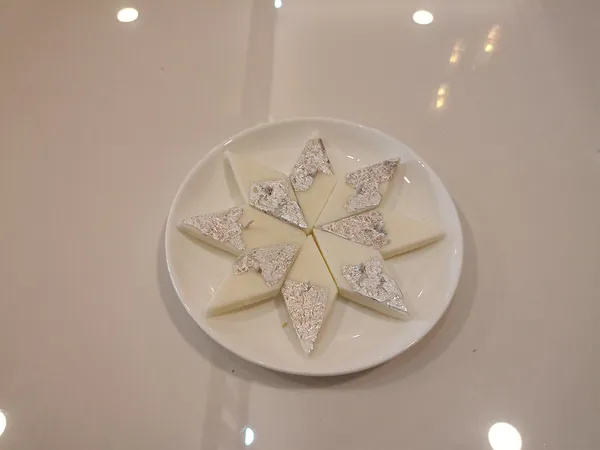 Silver_Leaf_Diamond_Shaped_Indian_Sweet