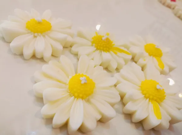 White_Daisy_Floral_Artificial_Flowers