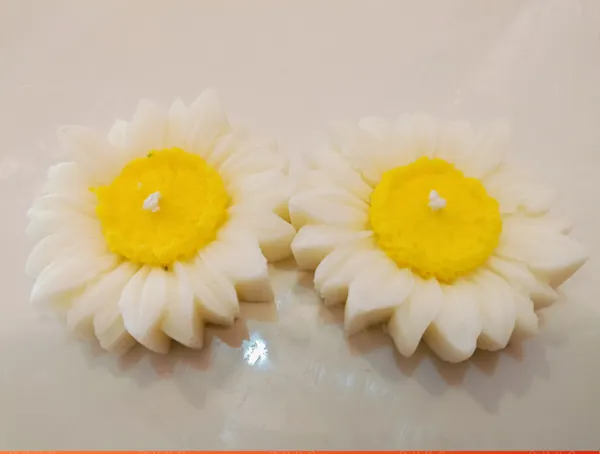 Wax_Floral_Daisy_Shaped_Decorative_Candles