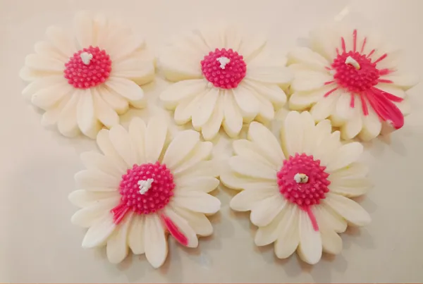 Wax_Pink_And_White_Floral_Decorative_Candles