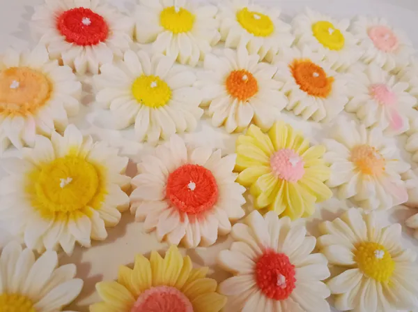 Artificial_Floral_Multicolour_Daisy_Decorative_Flowers