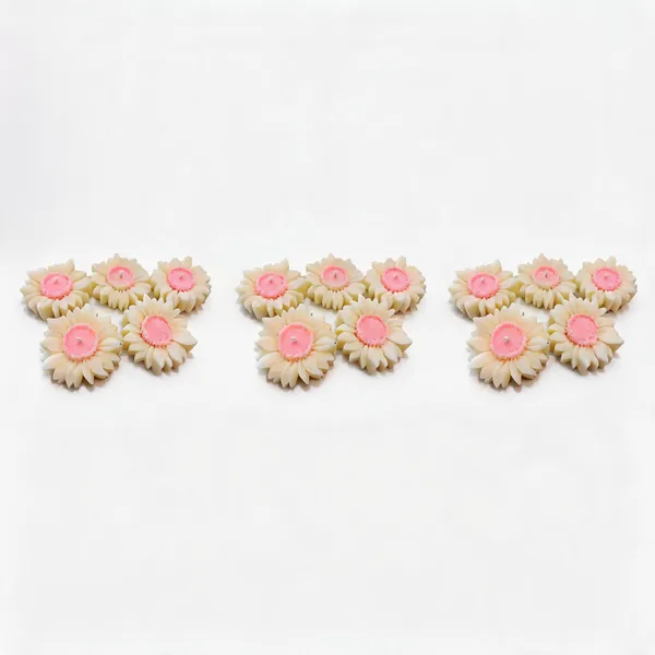 Wax_Floral_Daisy_Candle_Set_Of_5