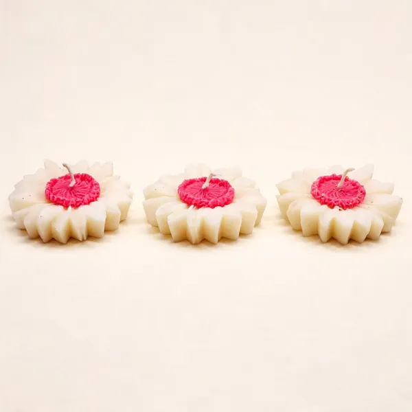 Wax_Pink_And_White_Floral_Floating_Candles