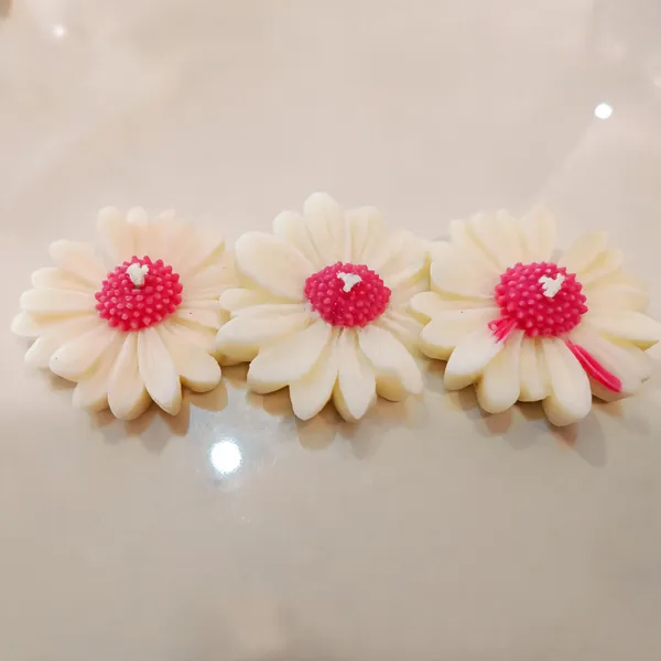 Wax_Pink_And_White_Floral_Decorative_Candles