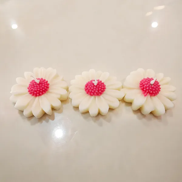 Wax_Pink_And_White_Floral_Decorative_Candles