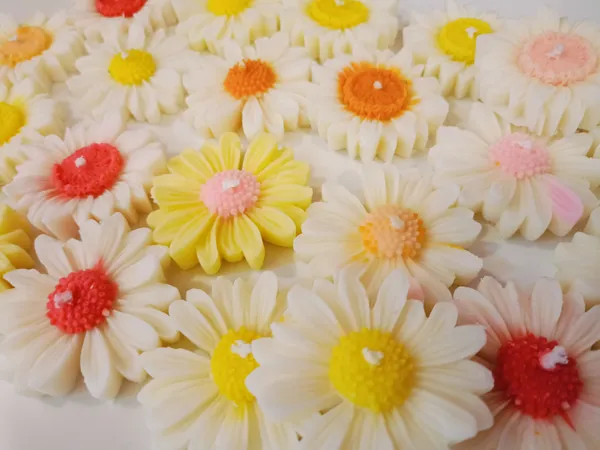 Artificial_Floral_Multicolour_Daisy_Decorative_Flowers